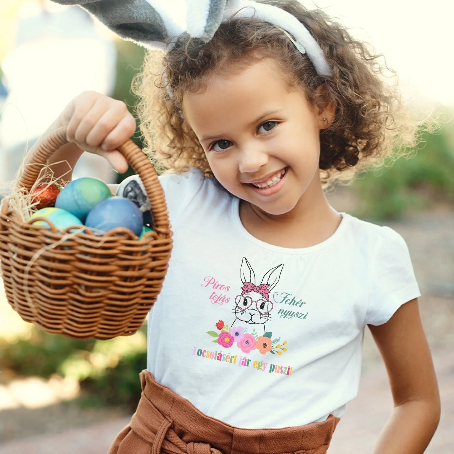 feher-gyerek-polo-husvet-mockup