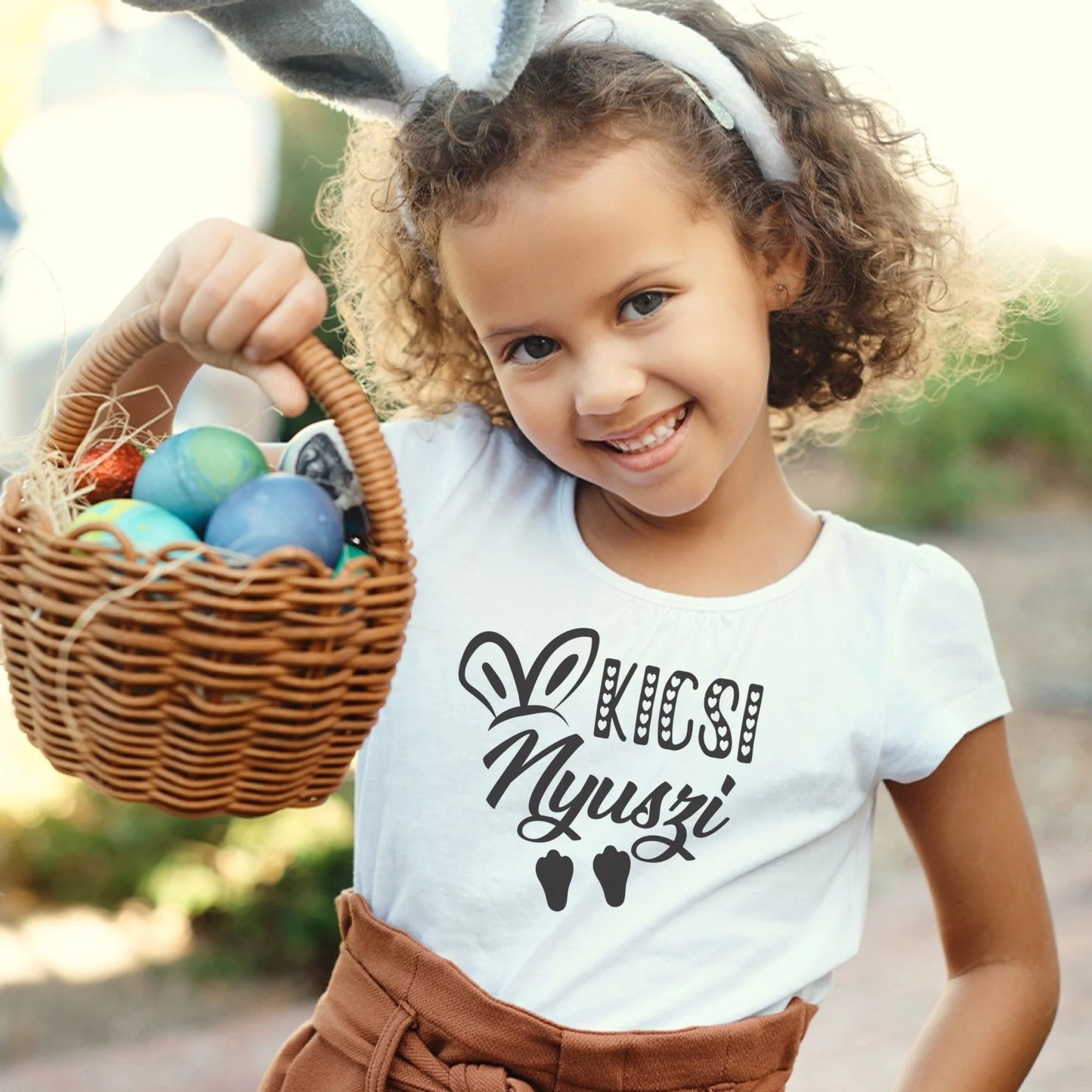 feher-gyerek-polo-husvet-mockup