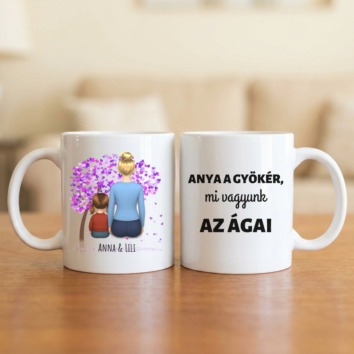 Anya a gyökér, mi vagyunk az ágai – anyás bögre hátulról rajzolt anyával és 1–4 gyerekkel, lila szívfa alatt