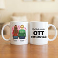 Ahol tesók vannak, ott otthon van – testvéres bögre 2–6 hátulról rajzolt figurával (nő vagy férfi) a szívfa alatt